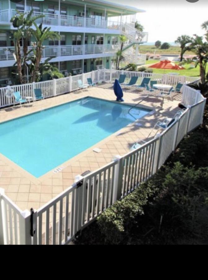 Tropic Terrace #16 - Beachfront Rental Apts St. Pete Beach Chambre photo